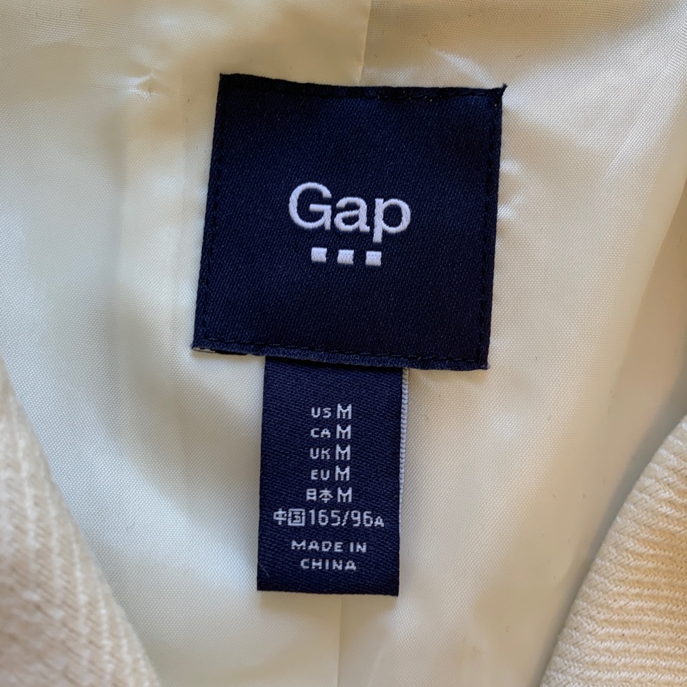 Beautiful White Jacket - Picture 5 of 10